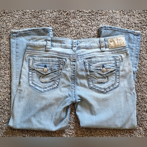 Silver Jeans Co.- Light Wash Aiko Mid Capri- W31/L22 - Picture 3 of 9